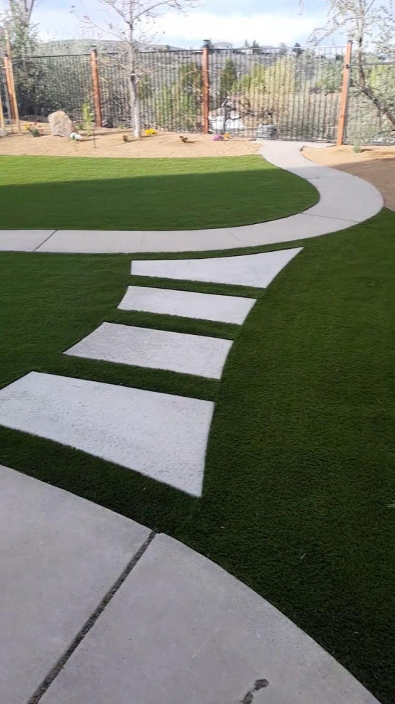 Curved and rectangular concrete pavers