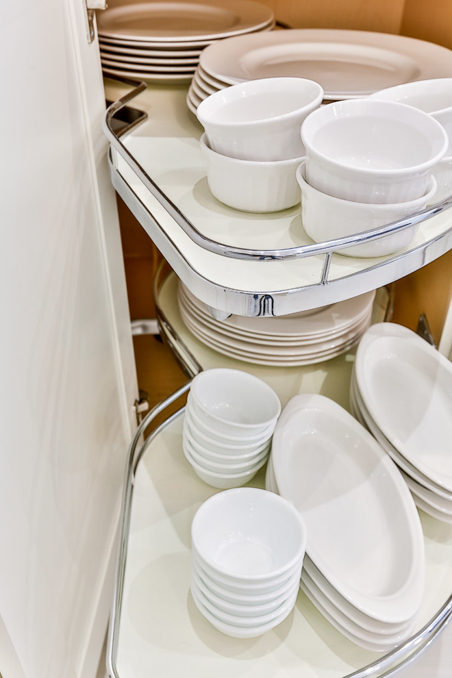 Inspiration for a transitional kitchen remodel in Toronto