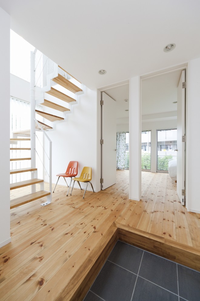 他の地域にあるモダンスタイルのおしゃれな階段の写真