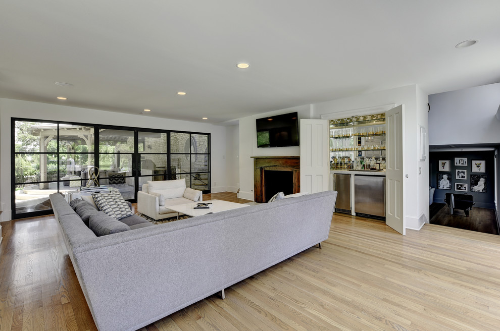 Home design - transitional home design idea in Austin