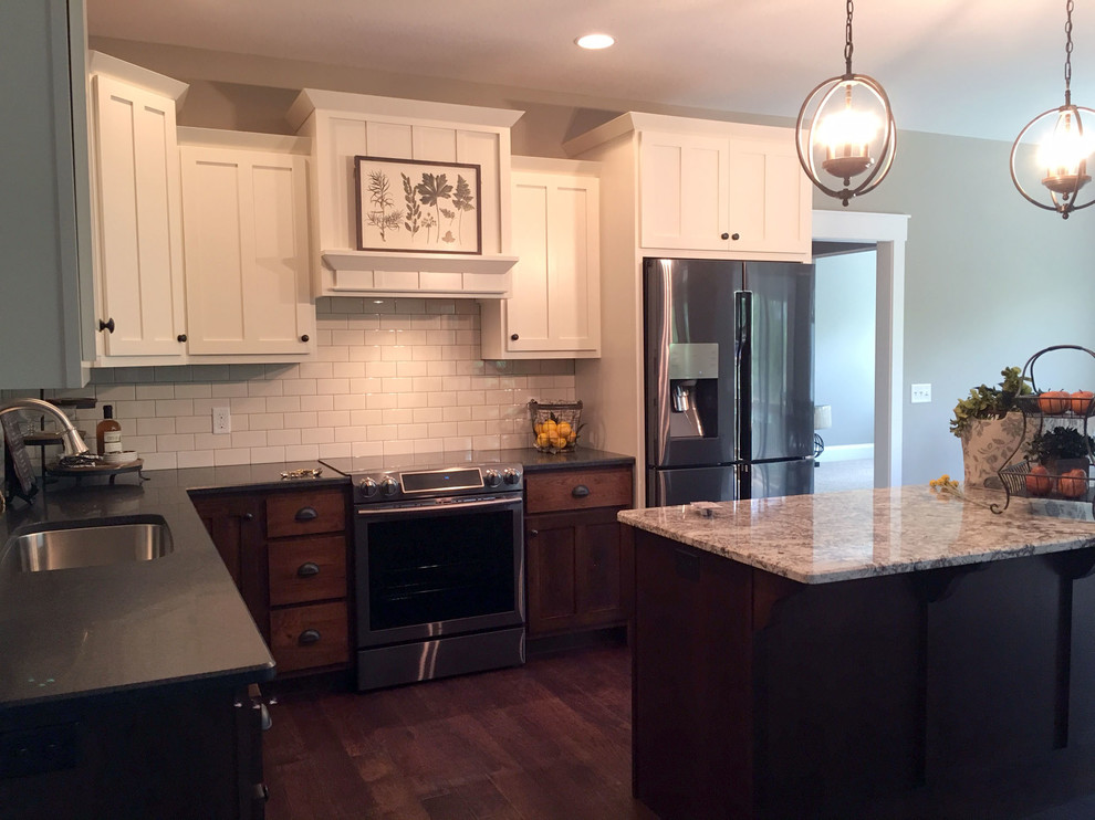 Kitchen - transitional kitchen idea in Minneapolis