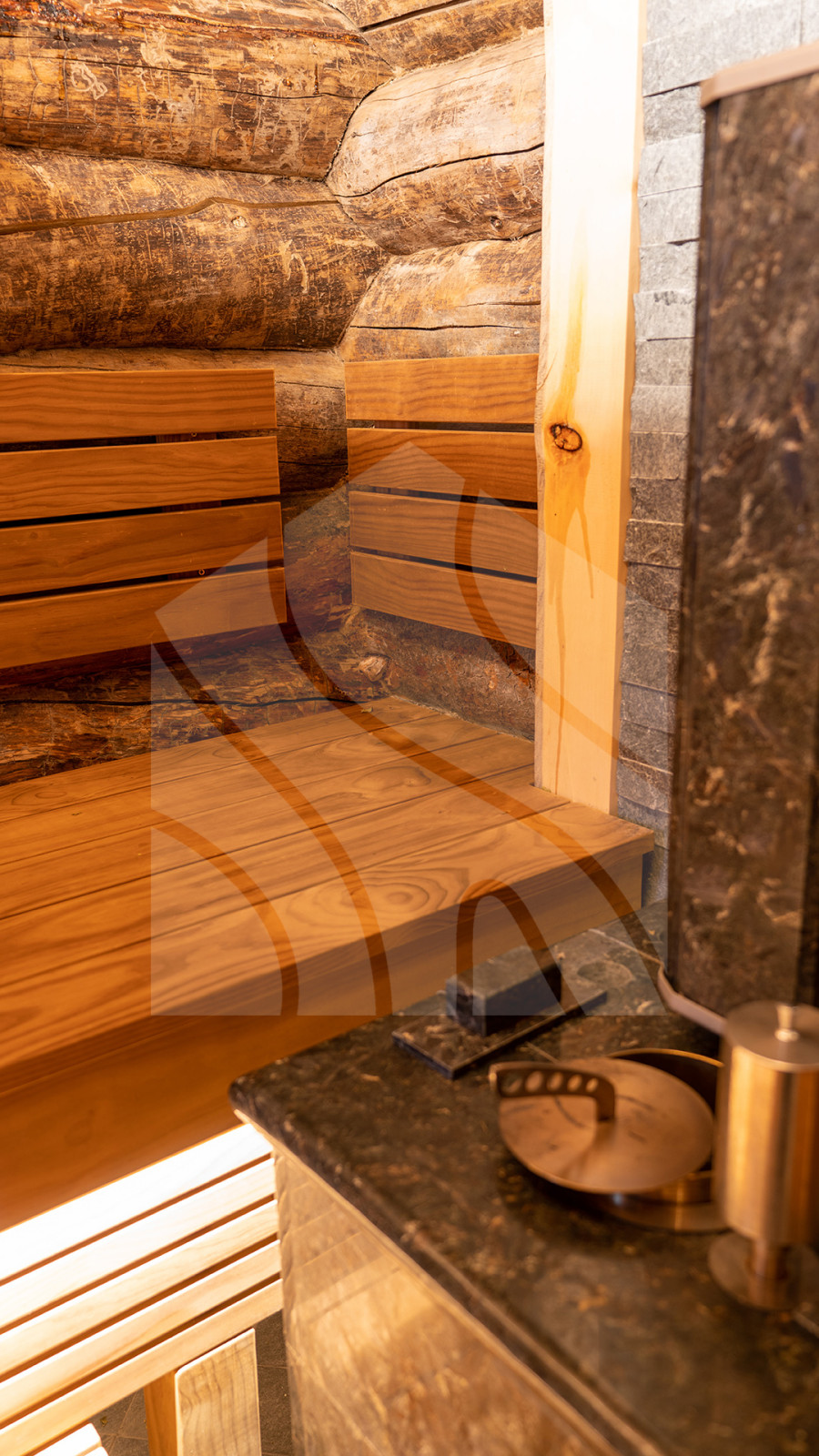 Баня из полярной сосны Кело с террасой и купелью с подогревом