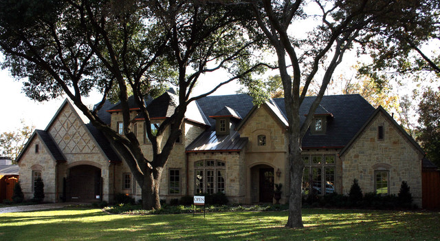 Exteriors traditional-house-exterior