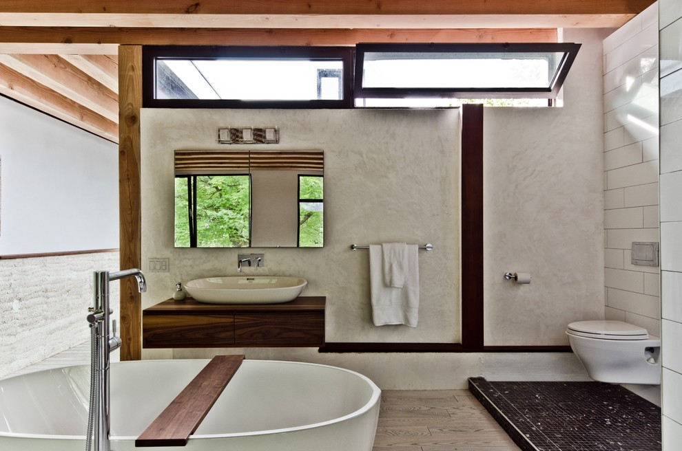 Inspiration for a modern bathroom in Montreal with a freestanding tub, subway tile and a vessel sink.
