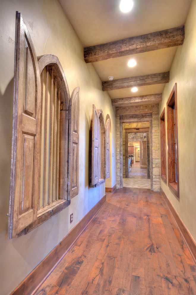 Mountain style hallway photo in Austin