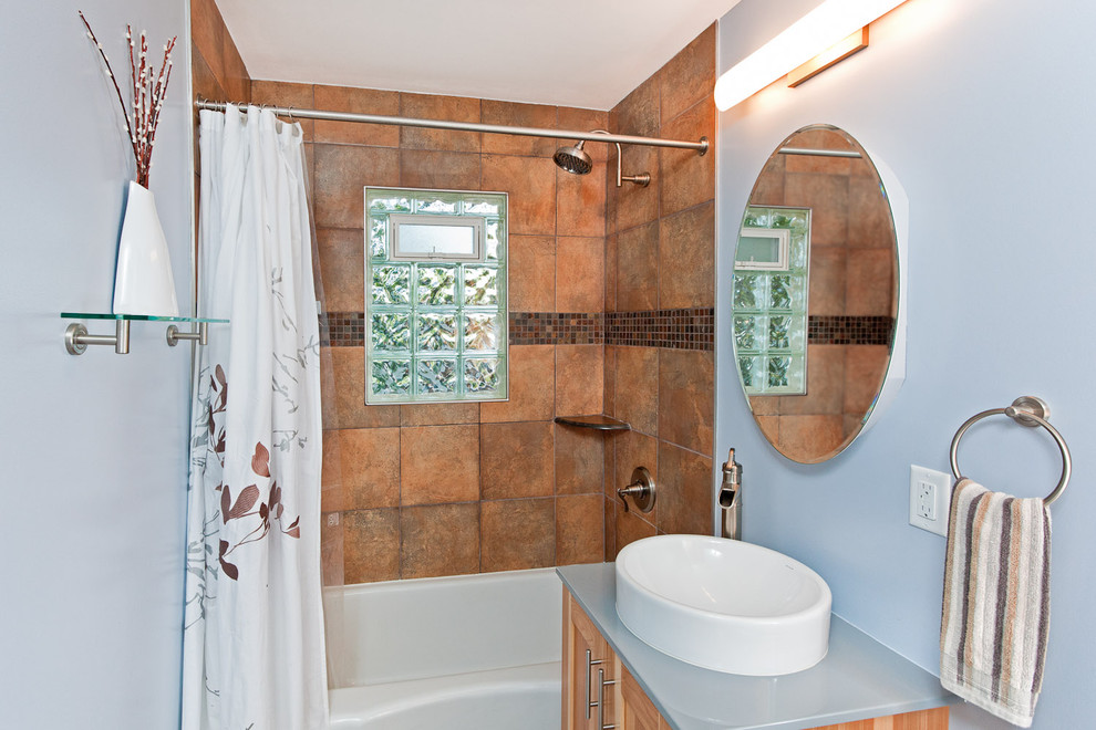 Photo of a traditional bathroom in Minneapolis with a vessel sink.