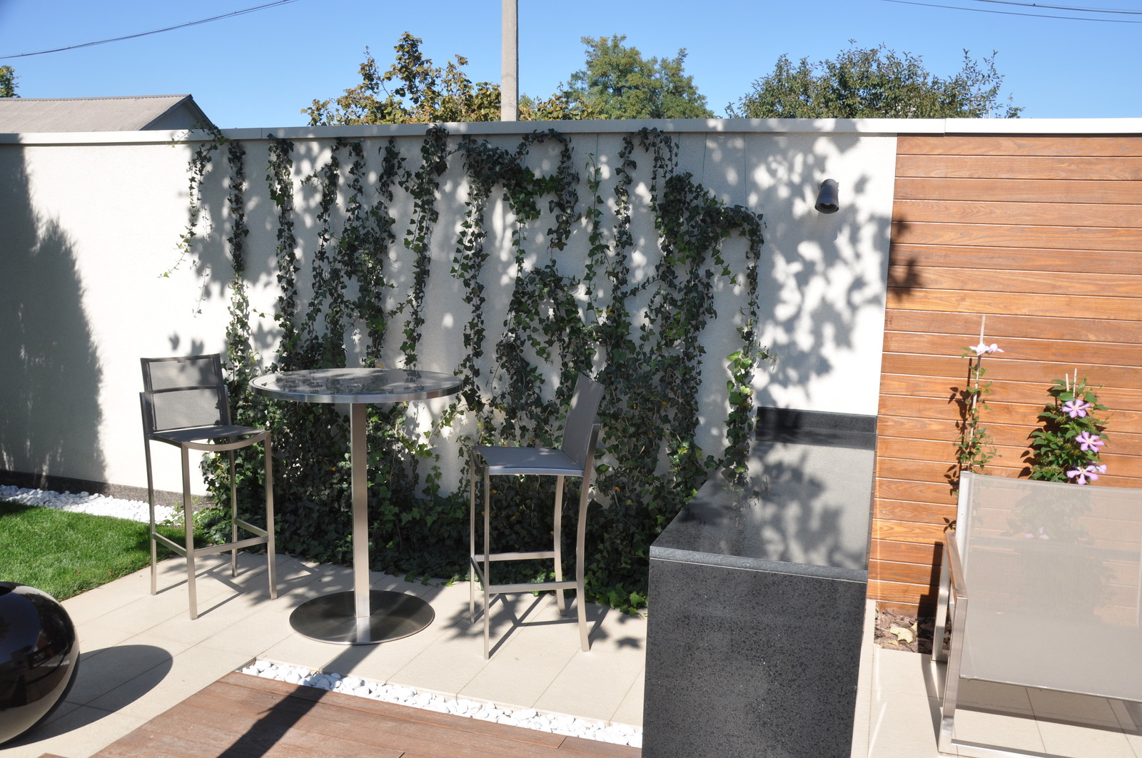 Private modern garden / Частный современный сад.