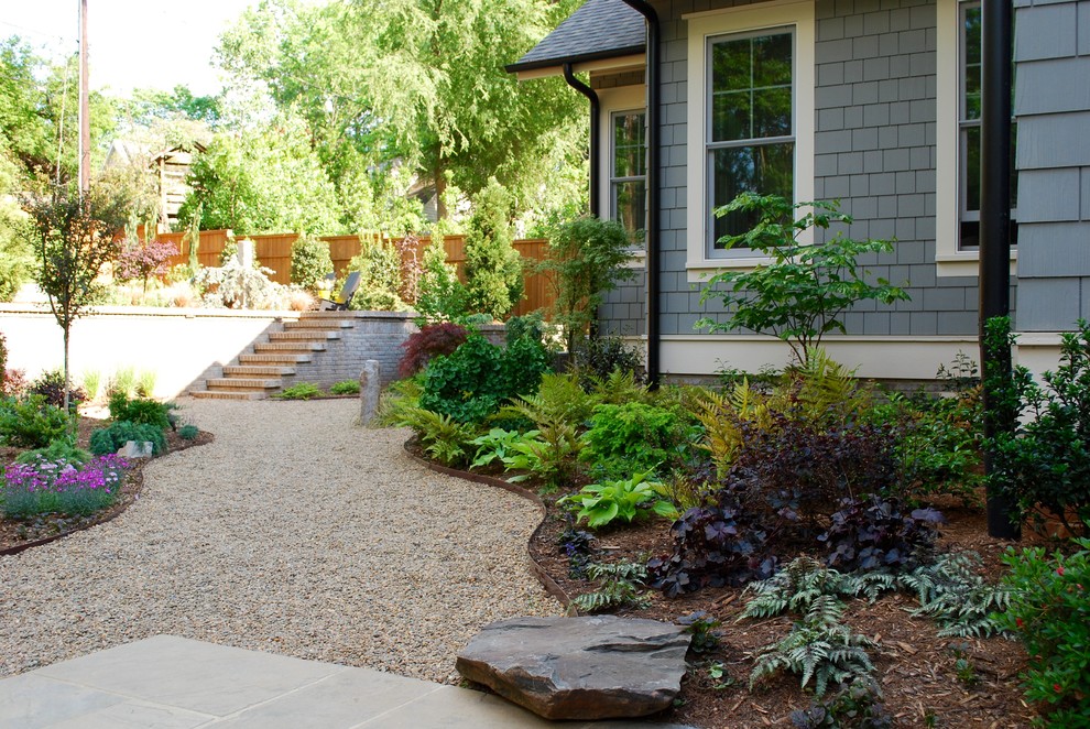 Photo of a contemporary garden in Charlotte.