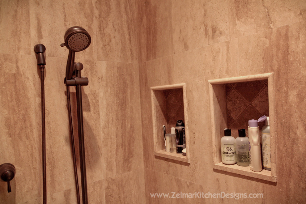 Bathroom - traditional bathroom idea in Orlando