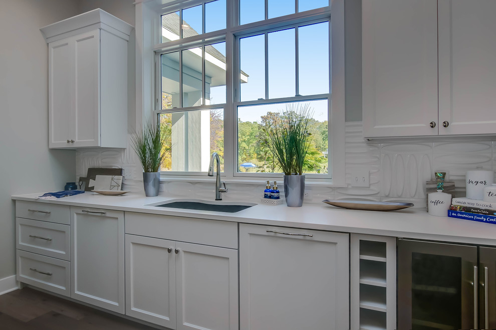 Example of a transitional home design design in Grand Rapids