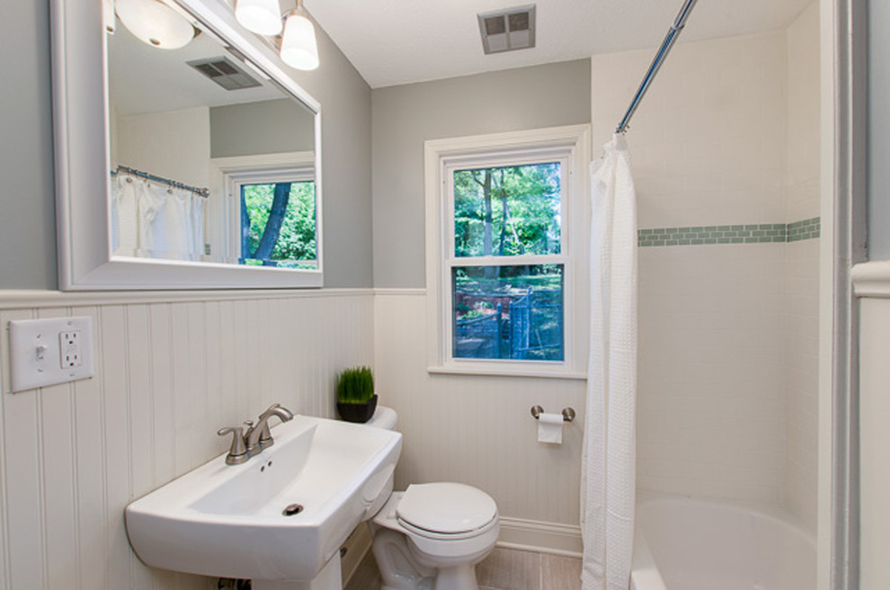 Inspiration for a transitional bathroom in Minneapolis.