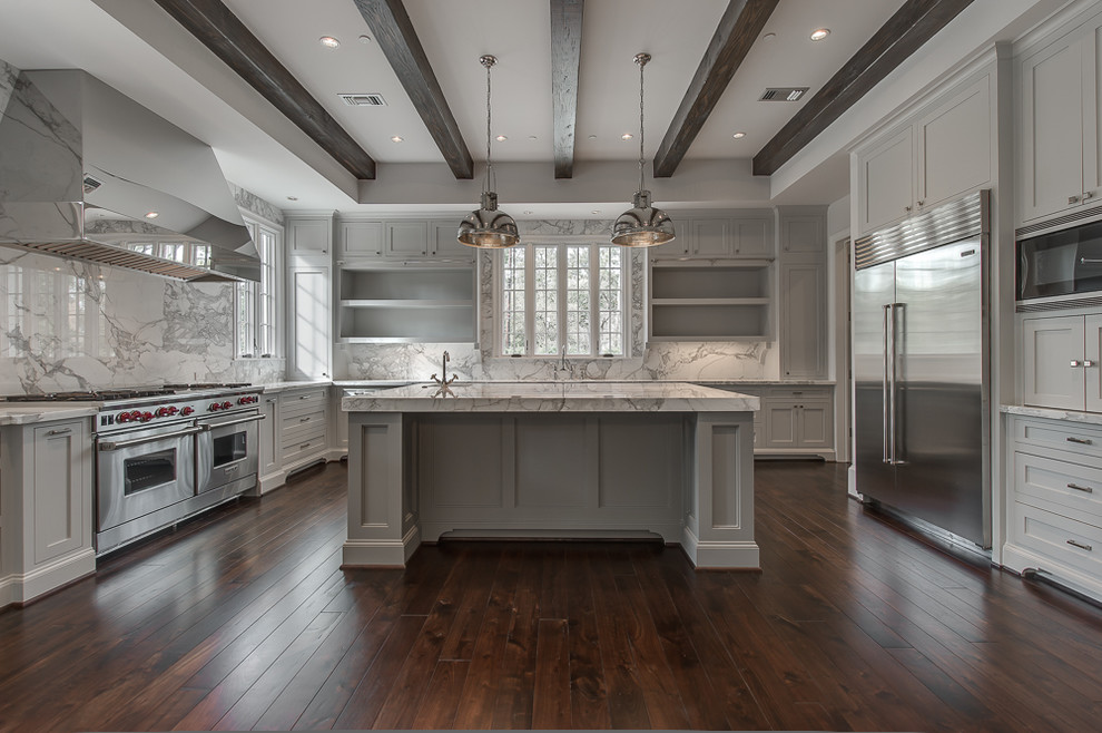 Kitchen - transitional kitchen idea in Houston