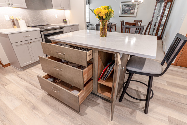 Open Concept Kitchen - Greendale klassisch-kueche