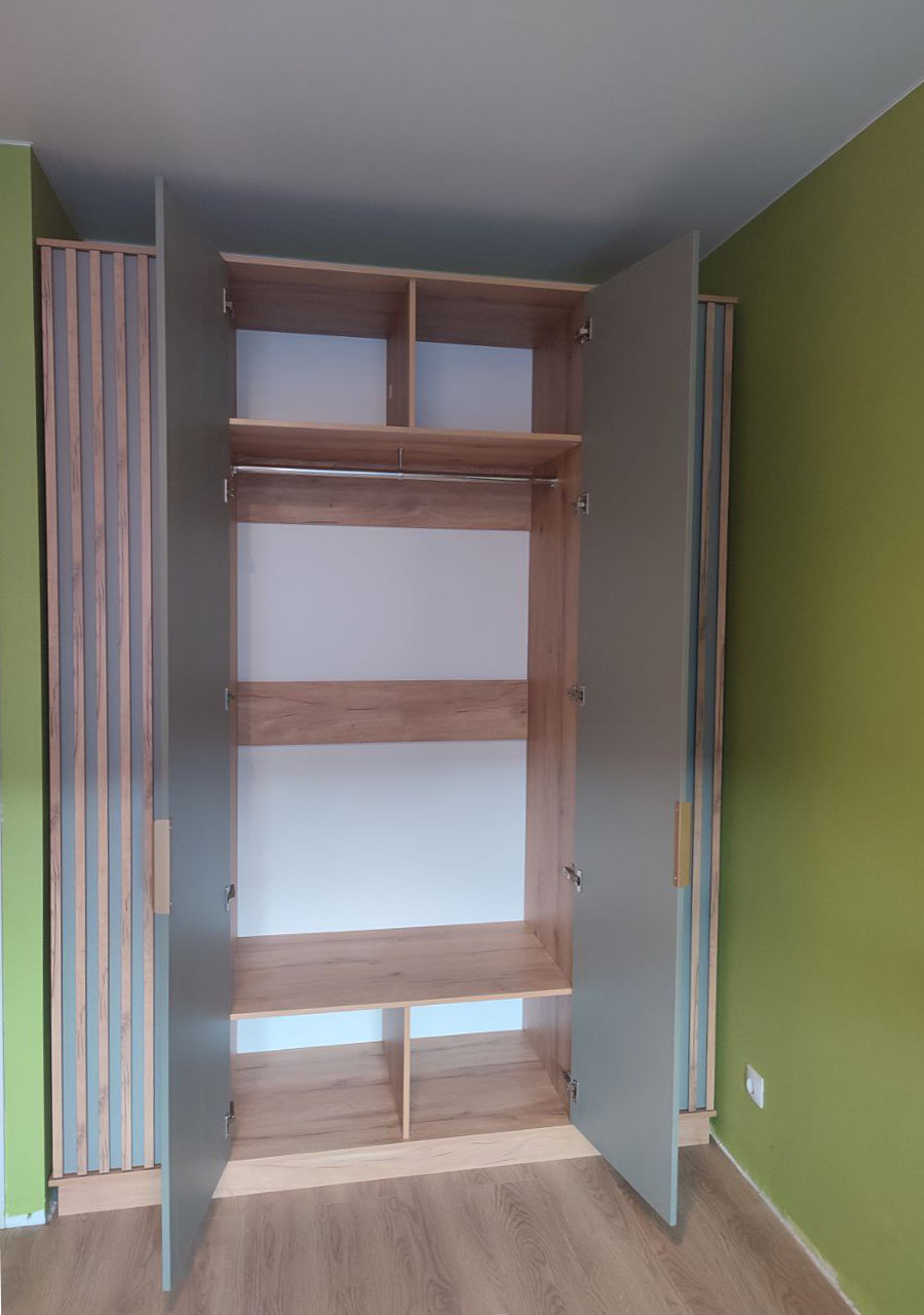 Распашные шкафы