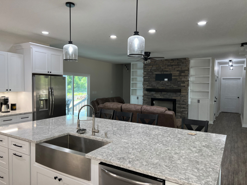 Example of a minimalist kitchen design in Raleigh