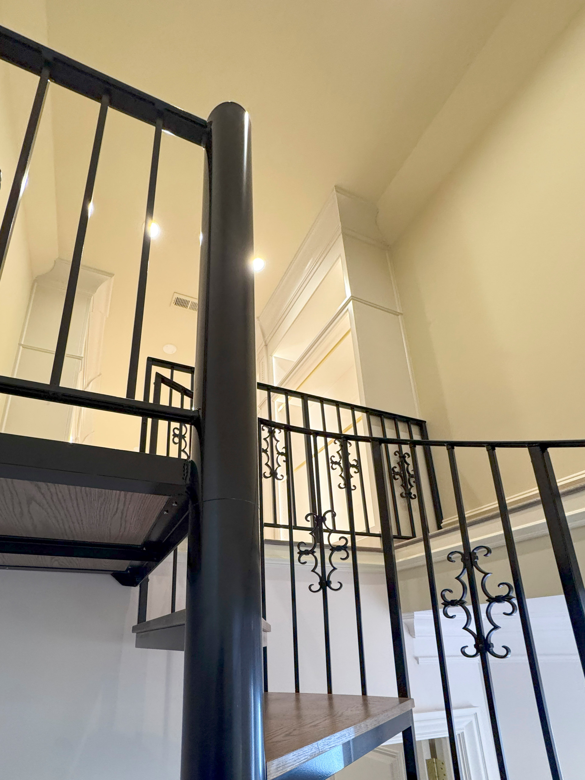 135_Vibrant Staircase with Touch of Historic Grandeur, Great Falls, VA 22066