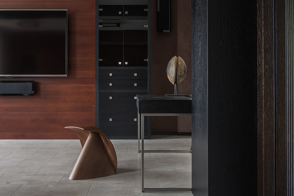 Современная квартира в Санкт-Петербурге с видом на озеро.