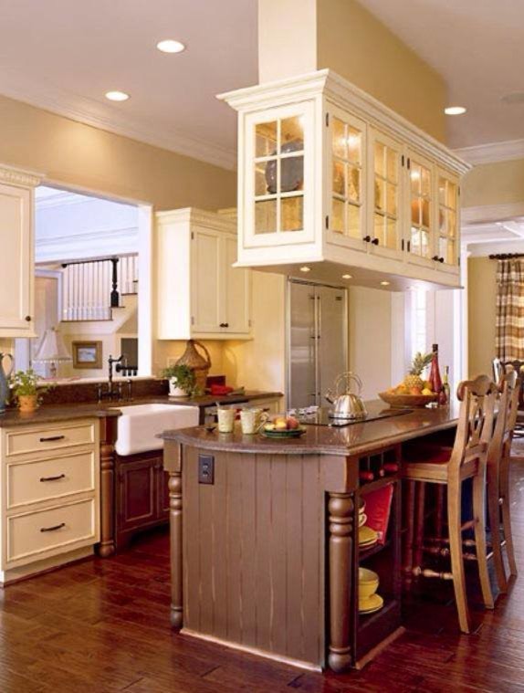 Transitional kitchen photo in Dallas