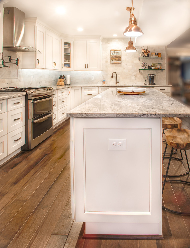 Example of a transitional kitchen design in DC Metro