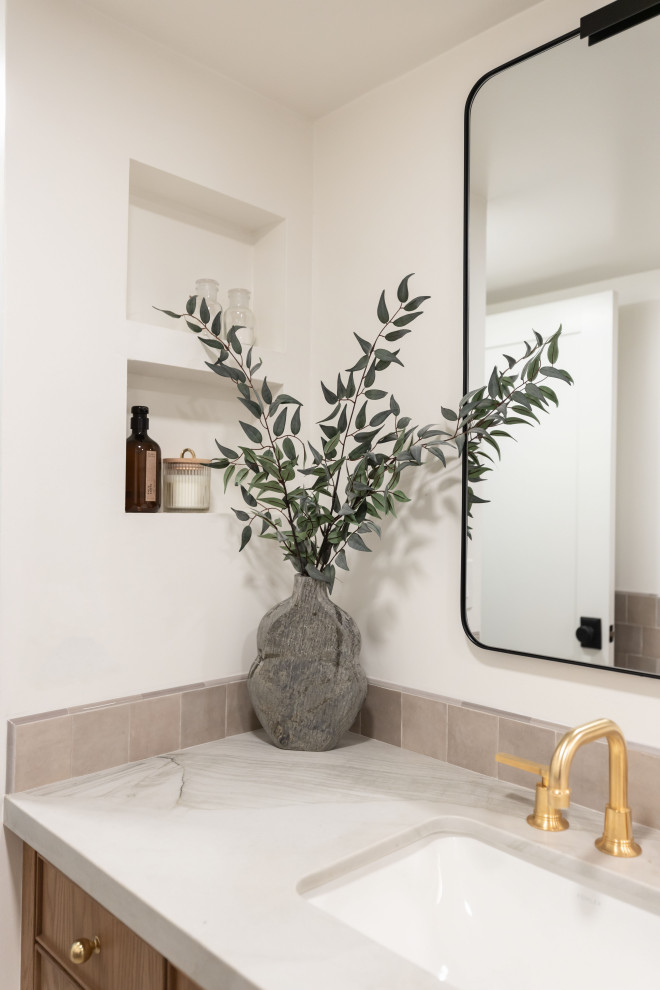 Transitional home design photo in Phoenix