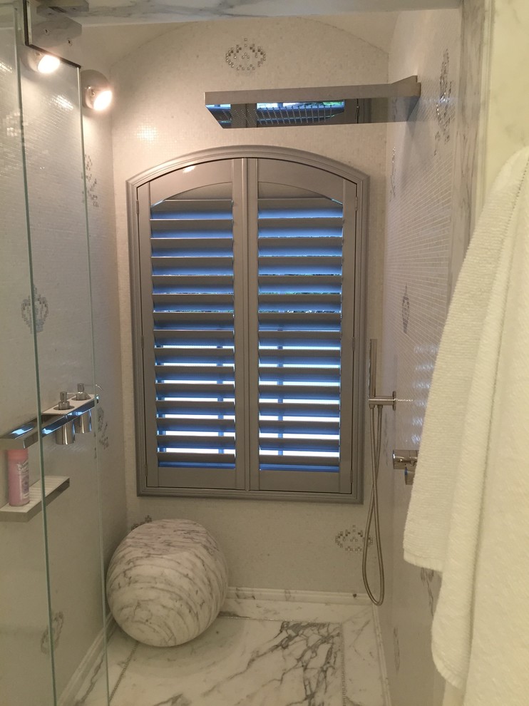 Example of a trendy bathroom design in Detroit