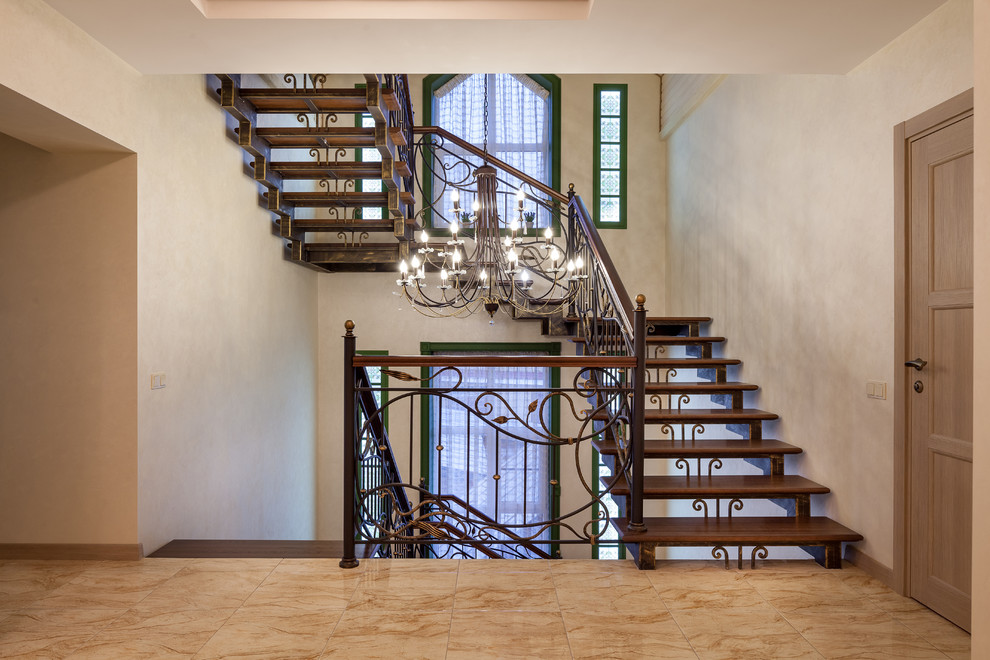 Двухэтажный дом с цокольным этажом и мансардой