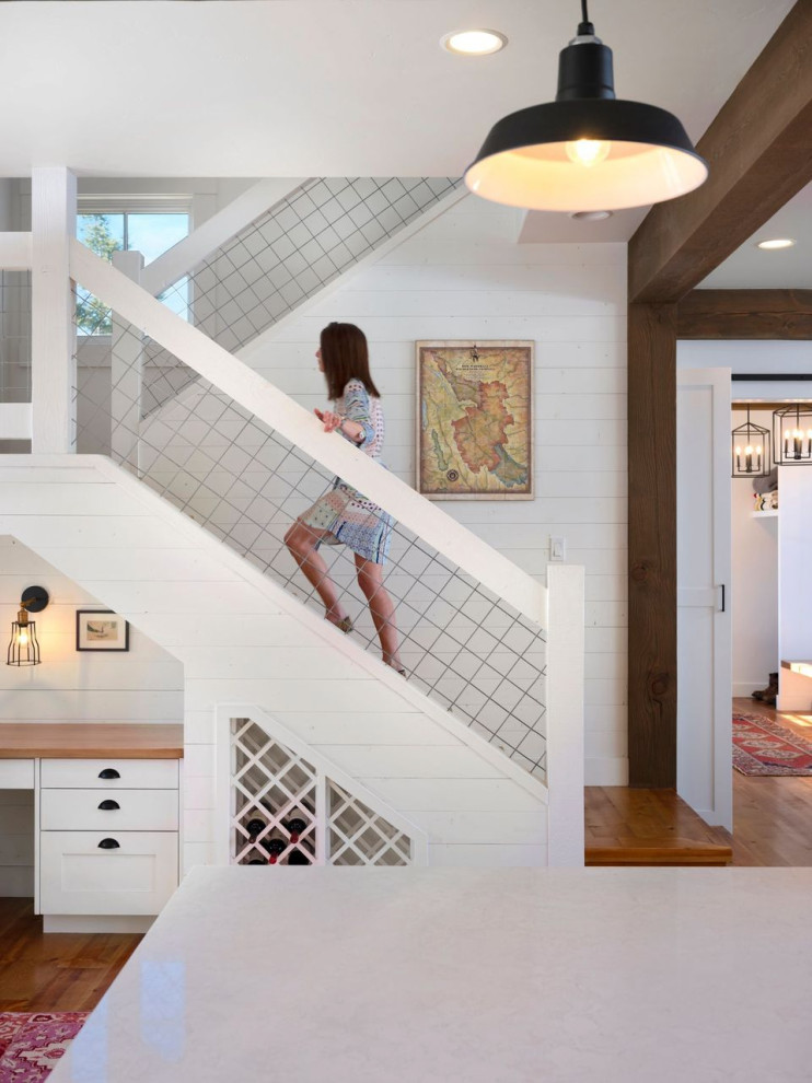 Источник вдохновения для домашнего уюта: лестница в стиле кантри