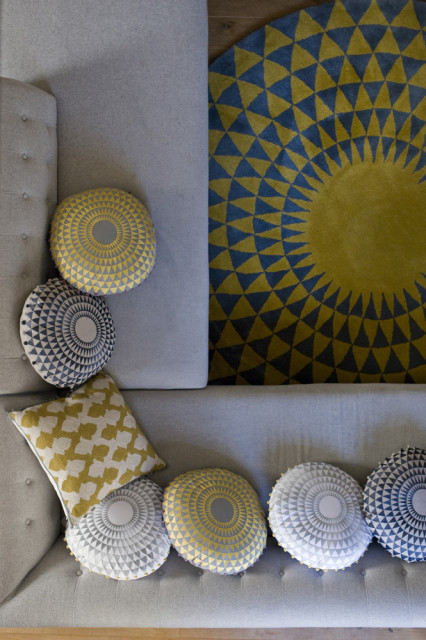 Concentric Rug retro-living-room