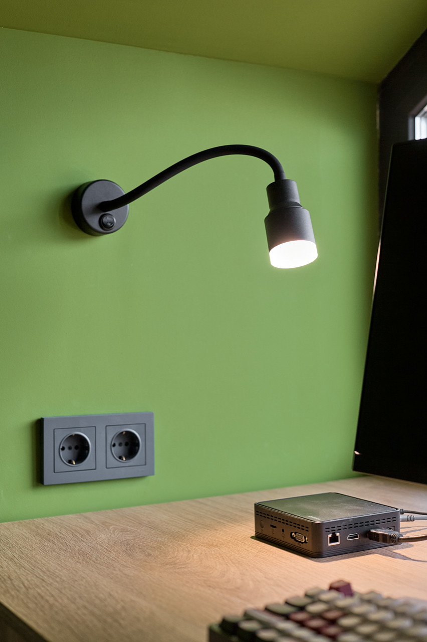 Настенный светодиодный светильник с гибким корпусом Molly LED MRL 1015 черный