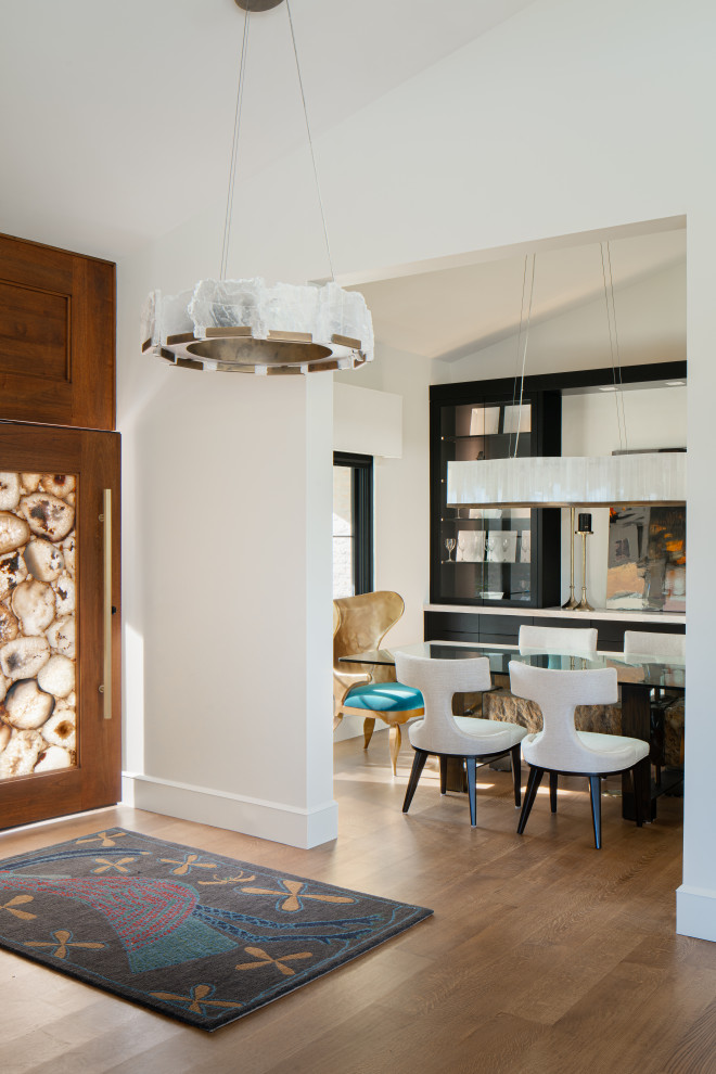 Example of a transitional entryway design in Phoenix