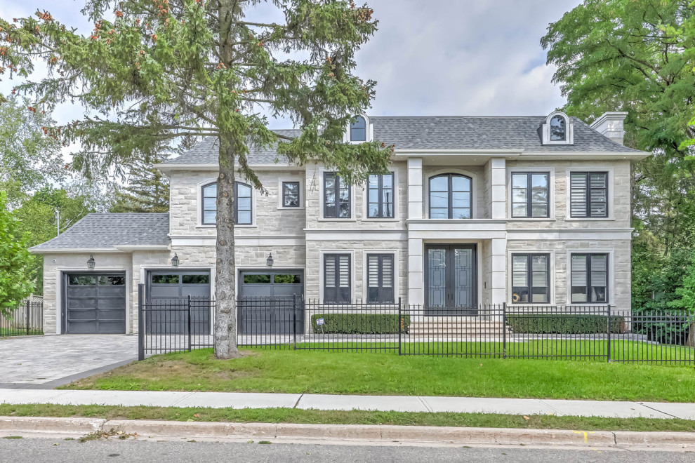 Inspiration for a transitional home design remodel in Toronto