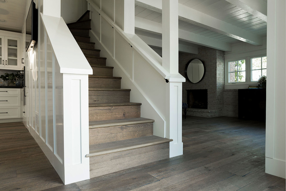Mid-sized arts and crafts wood l-shaped staircase in Orange County with wood risers.