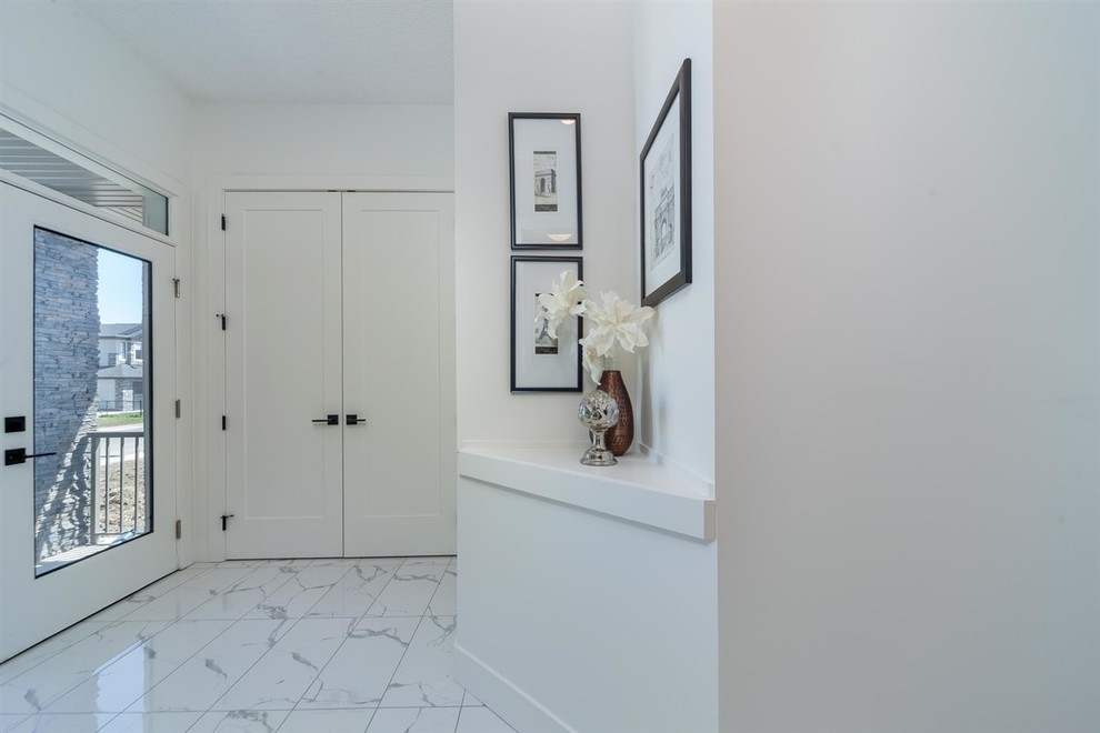 Example of a transitional entryway design in Edmonton