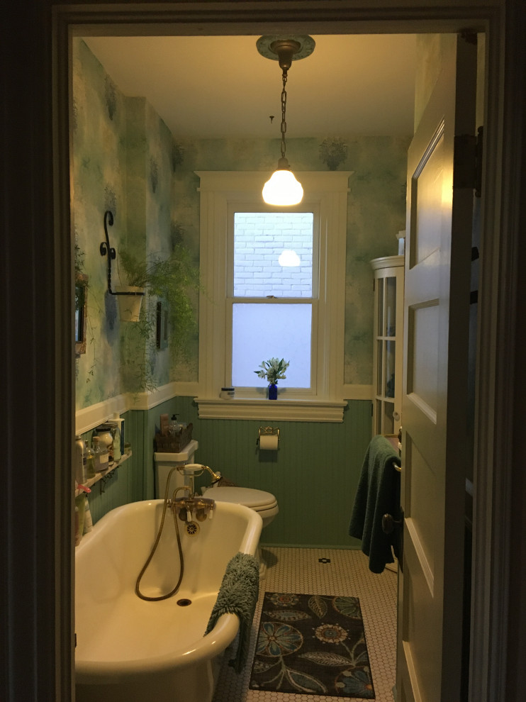 Small traditional 3/4 bathroom in Denver with shaker cabinets, white cabinets, a claw-foot tub, a two-piece toilet, porcelain floors, an undermount sink, marble benchtops, white floor, white benchtops, a single vanity, a freestanding vanity and wallpaper.