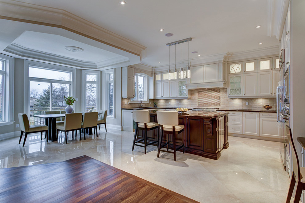 Kitchen - transitional kitchen idea in Toronto