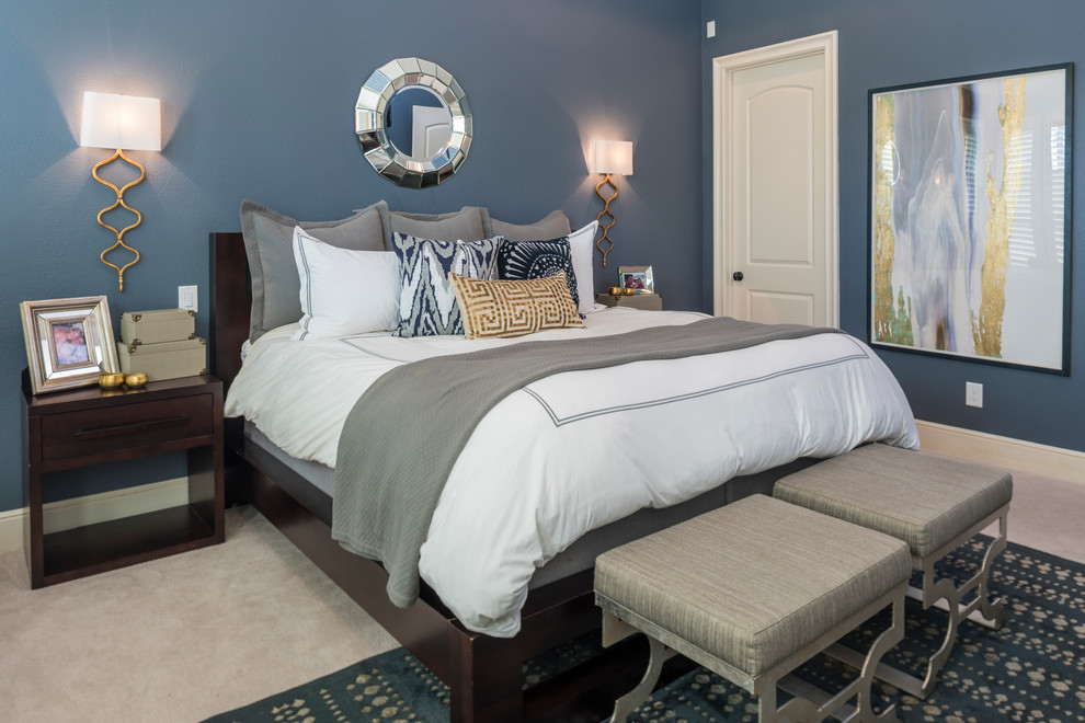 Inspiration for a transitional master bedroom remodel in Houston