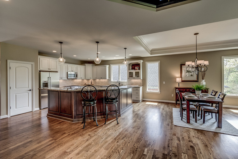 Kitchen - transitional kitchen idea in Cincinnati