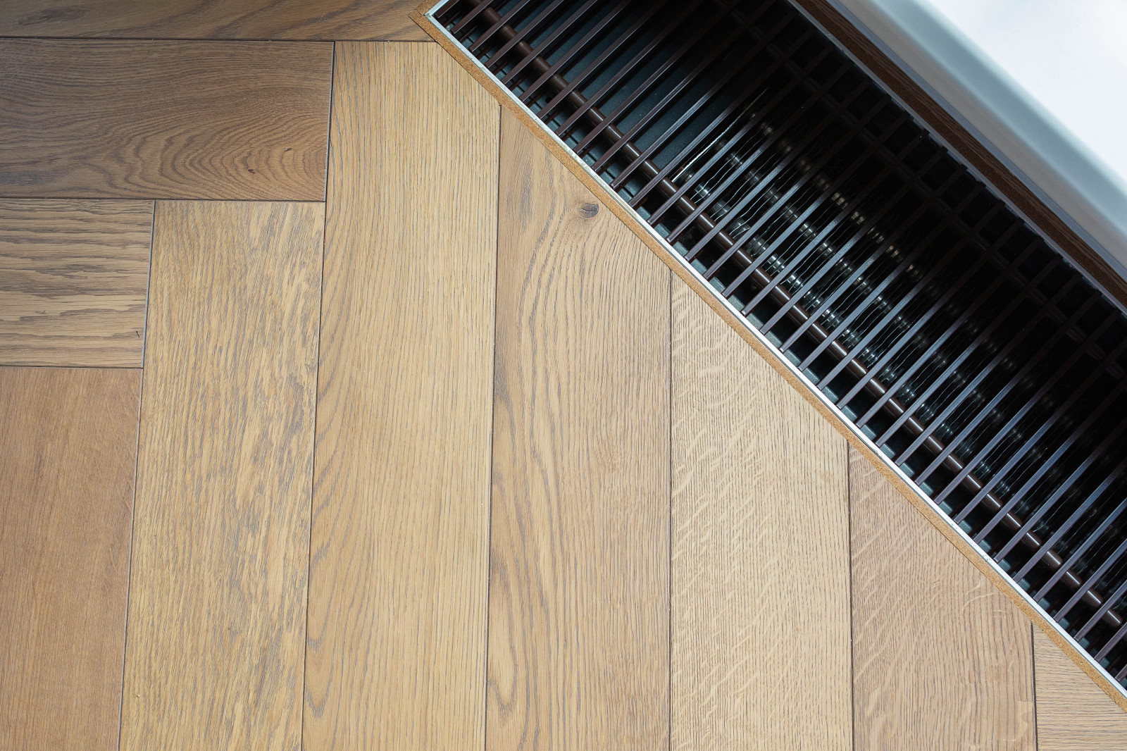 Венгерская ёлка, Дуб Натур 880 мм в частном доме Нагаево