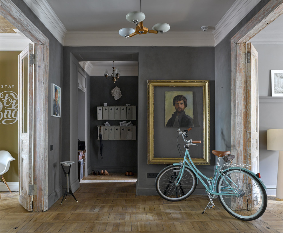 Design ideas for an eclectic hallway in Moscow.