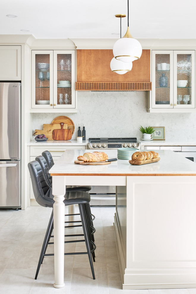Kitchen - transitional kitchen idea in Toronto