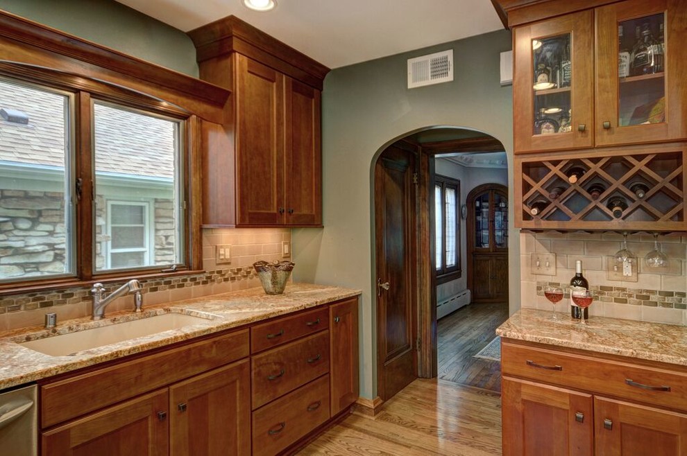 Design ideas for a small traditional kitchen in Milwaukee with an undermount sink, shaker cabinets, medium wood cabinets, granite benchtops, beige splashback, light hardwood floors and no island.