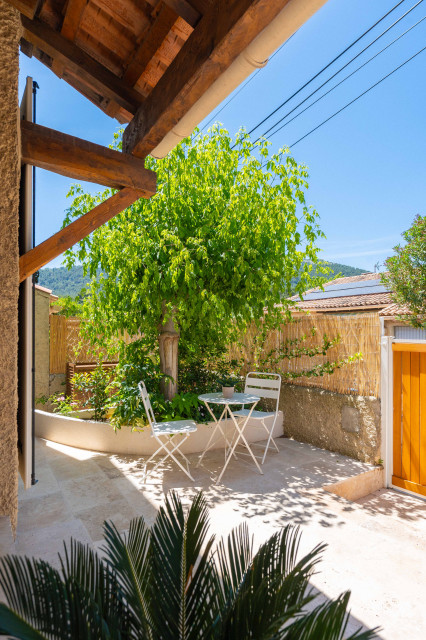 Oasis balinais mediterranean-courtyard