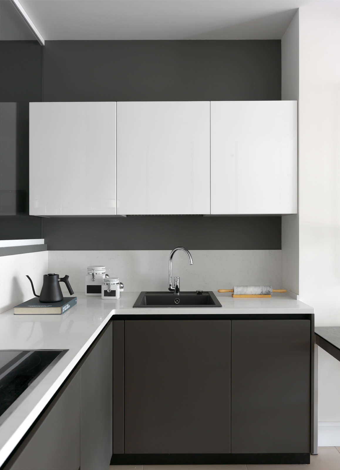 Студия для молодой девушки