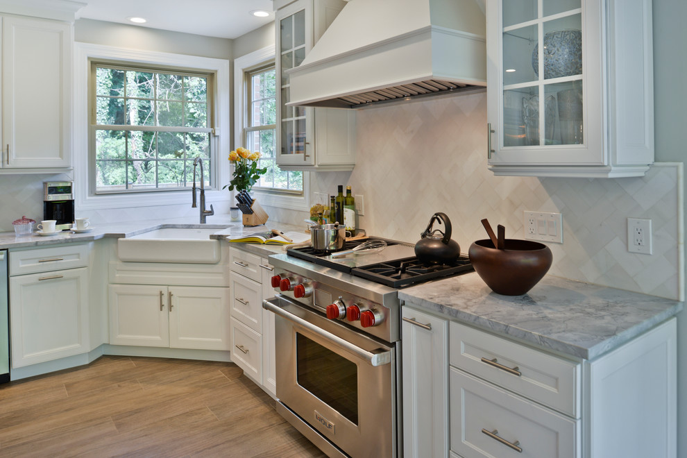 Design ideas for a large modern kitchen in DC Metro with a farmhouse sink, quartz benchtops, white splashback, stainless steel appliances, with island, brown floor and multi-coloured benchtop.