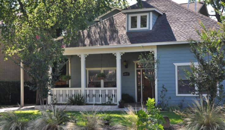 Transitional home design photo in Austin