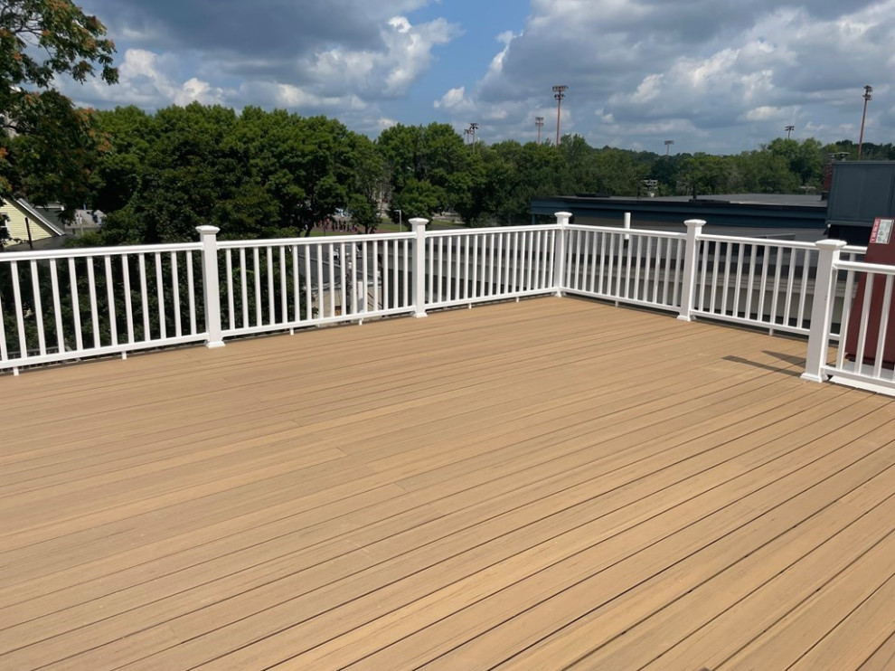 Example of a minimalist deck design in Boston