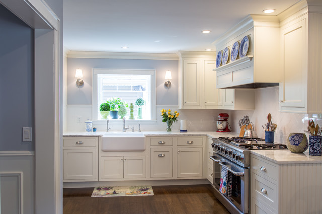 White & Blue Transitional classique-chic-cuisine