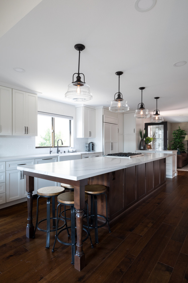 Kitchen - transitional kitchen idea in Orange County