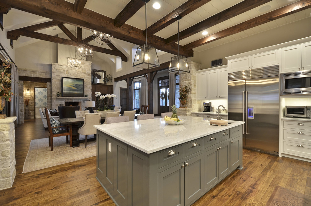 Inspiration for a country kitchen in Austin.