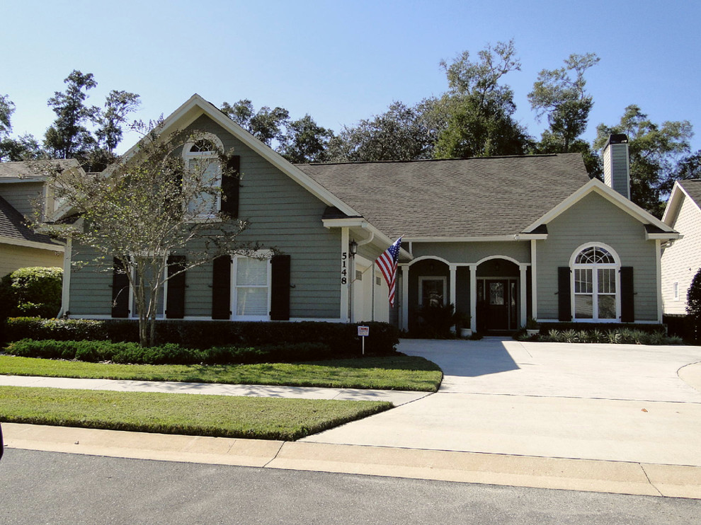 Example of a mid-sized transitional green two-story vinyl exterior home design in Miami